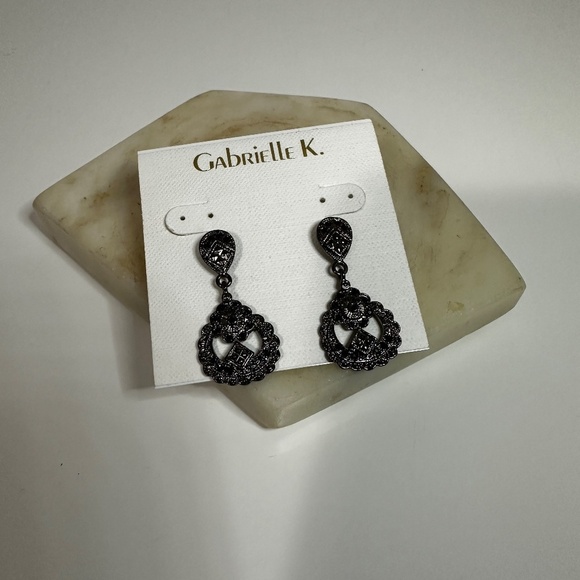 Black & silver drop earrings - Picture 2 of 4